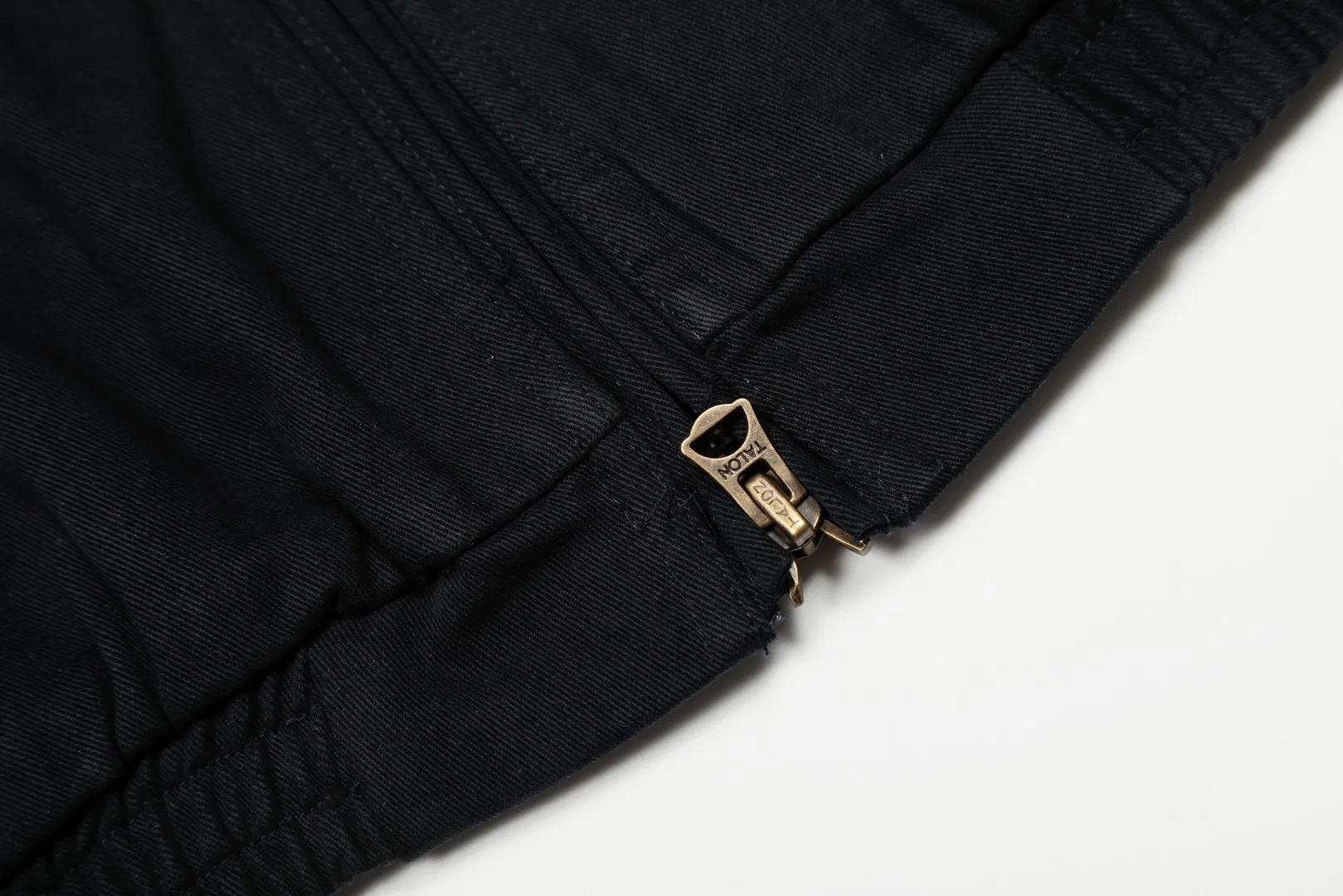 P300 top quality" Style number: 8101# (not off the shelves all year round) [Ralph Lauren/Ralph Lauren old cadre pony embroidered armband POLO jacket] ✅Ralph Lauren Ralph Lauren classic basic American retro old cadre goddess style jacket ✅Pure cotton high-gram heavy wash, soft, comfortable and tangible, upright and textured ✅Customized Vintage bronze double-open zipper head to restore the same quality as the cabinet version ✅This style: White/khaki color. There are waist patterns inside the threads of the collar and cuffs. Please note~ ✅Retro versatile jacket. The upper body is very flattering. Versatile model YYDS~ ✅Versatile for daily wear and work wear. ✅The upper body is simple and easy to wear. A must-have for goddess ootd. Good-looking clothes are never too picky. A must-have in the goddess' wardrobe. Size: S-XL. Color: White, yellow, red, navy, khaki, pink, light blue, olive green.